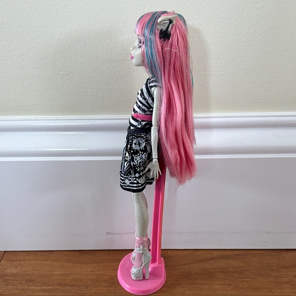 Monster High Rochelle Goyle Doll - Picture 5 of 7